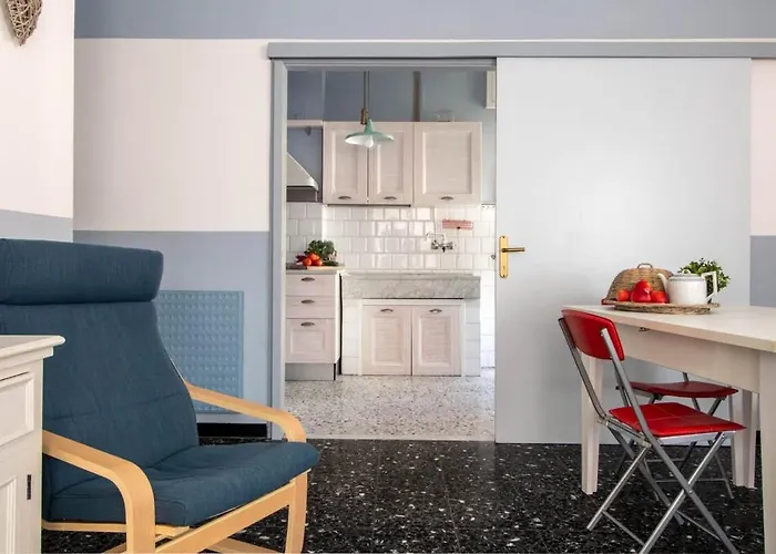 Апартаменты Appartamento-raffaello House-affitti Brevi Italia Рива-Тригозо