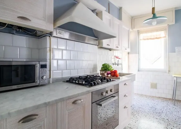 Appartamento-raffaello House-affitti Brevi Italia * Рива-Тригозо