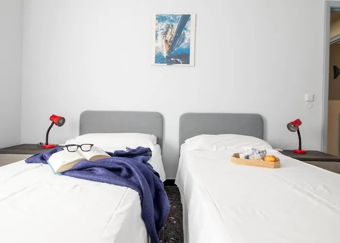 Апартаменты Appartamento-raffaello House-affitti Brevi Italia Рива-Тригозо
