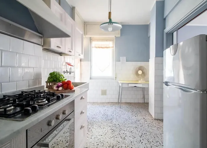 Appartamento-raffaello House-affitti Brevi Italia * Рива-Тригозо